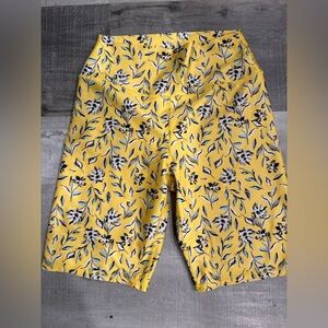 pre owned Alice And Olivia large flora print biker shorts